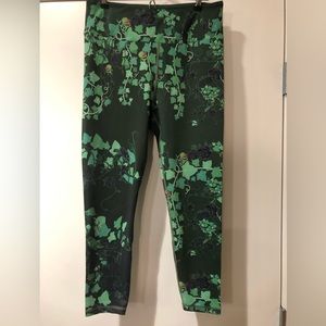 GRRRL Poison Ivy Leggings Size Ali/Amenah (Large)